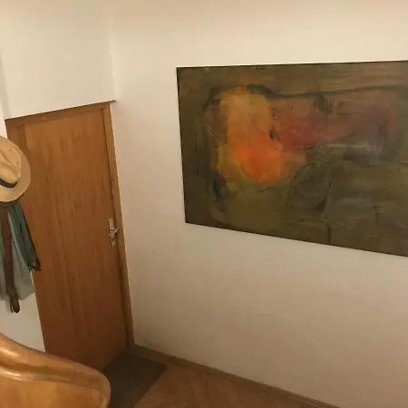 Charmante Altbau-dg-wohnung Apartamento