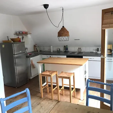 Charmante Altbau-dg-wohnung 아파트 *