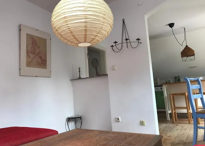 Charmante Altbau-dg-wohnung Apartamento