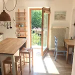Charmante Altbau-dg-wohnung Apartment *