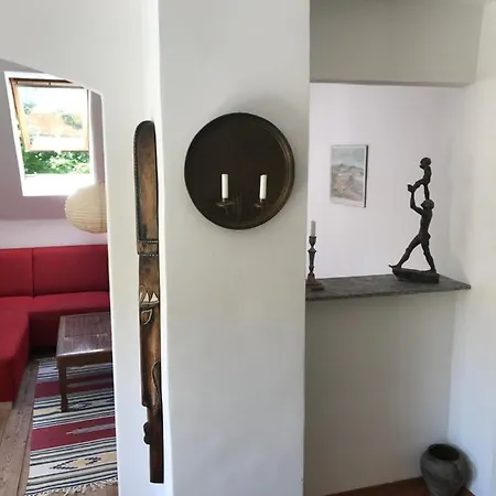 Charmante Altbau-dg-wohnung *